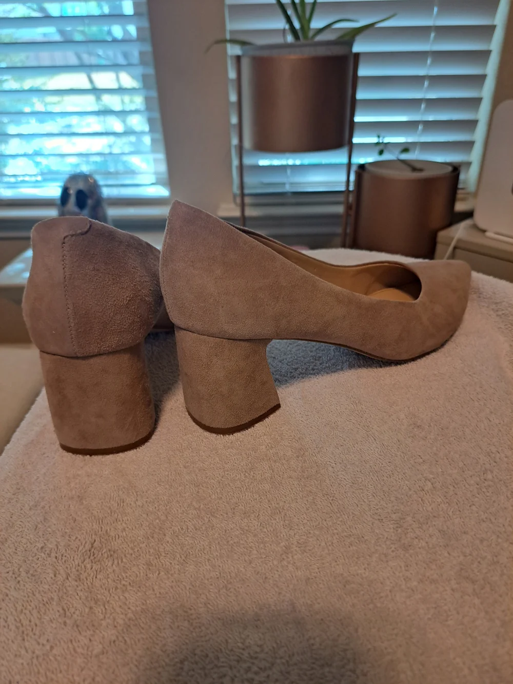 Marc Fisher LTD Mlyulunda Taupe Suede Block Heel Pumps Size 9